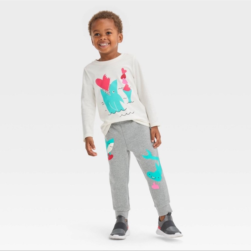 Long Sleeve Valentine’s Day shark printed T-shirt, and fleece jogger set